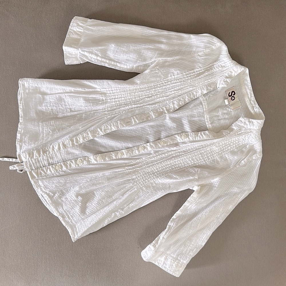 SO Women's Crisp White Button Down Shirt 3/4 length sleeves size small details.